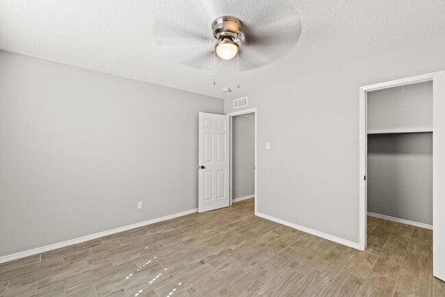 Building Photo - 6400 Edgemere Blvd