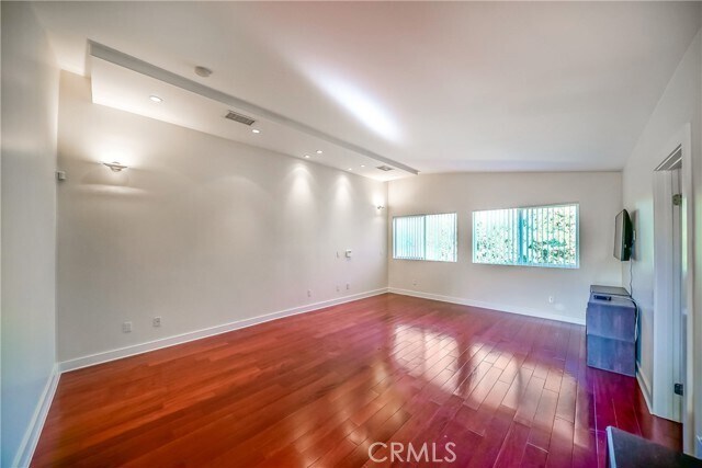 Building Photo - 5512 Leghorn Ave