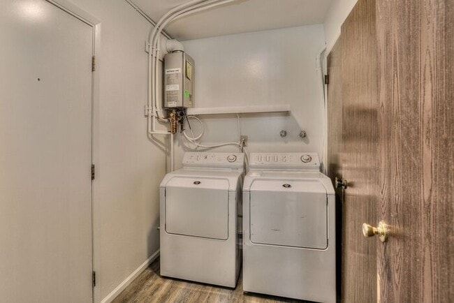 Building Photo - Spacious 2bd, 1ba Apartment