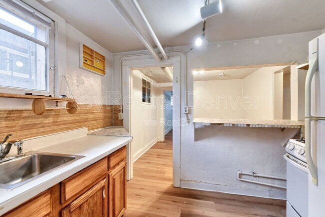 Building Photo - 1275 Detroit St