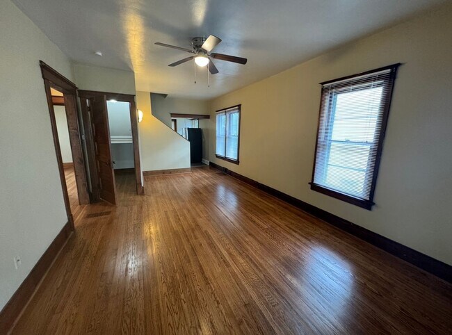 Building Photo - Large Augustana Rental Home