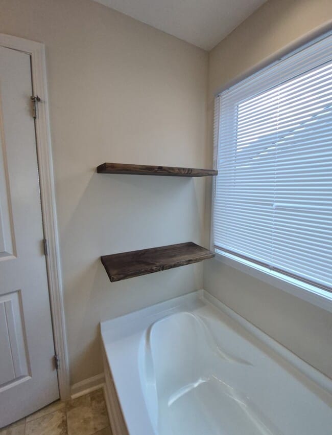 Building Photo - 33 Trask Cir