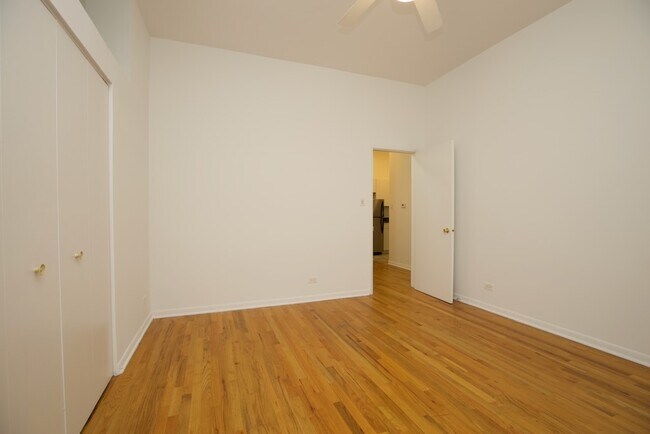 Building Photo - 2464 N Geneva Terrace