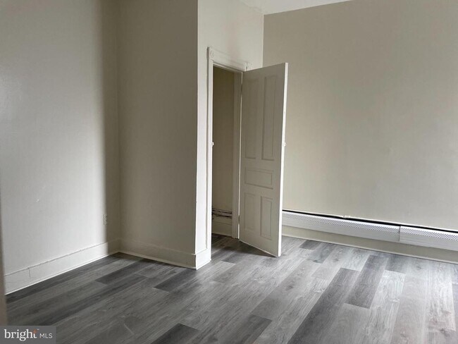 Building Photo - 270 S 52nd St