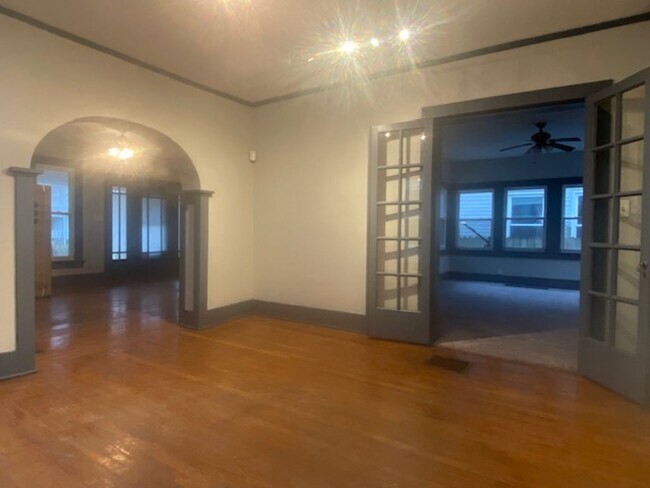 Building Photo - 3 Bed 1.5 Bathroom for rent in Dayton*