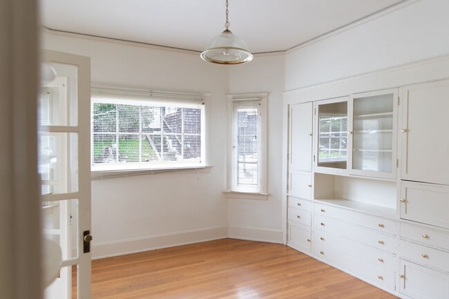 Building Photo - Classic Pacific Grove Duplex - Available D...