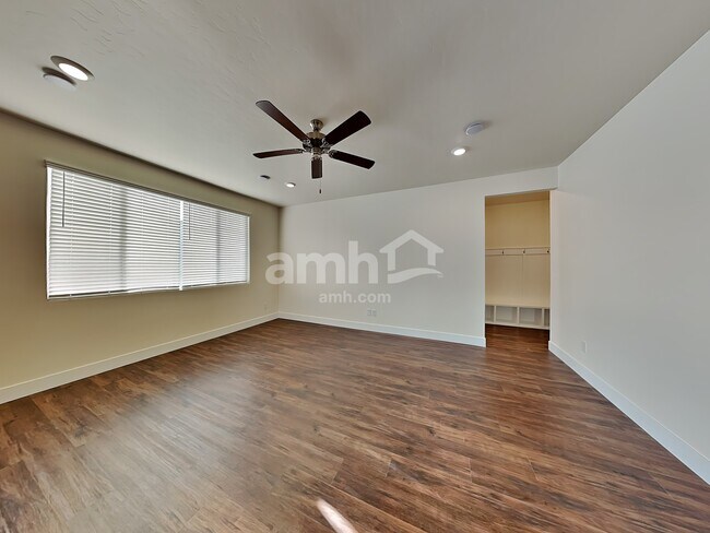 Building Photo - 1069 S Woodsome Ave
