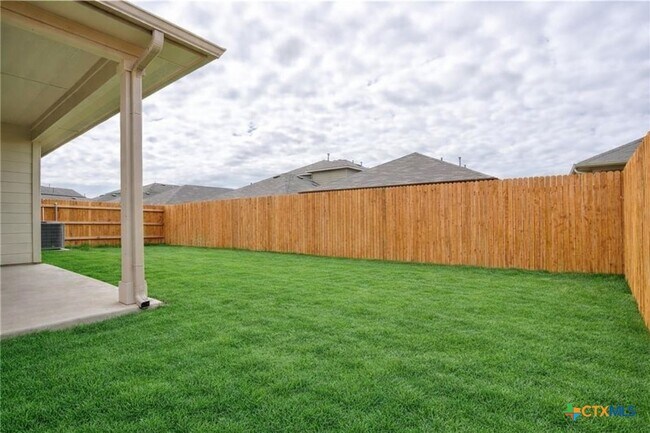 Building Photo - 121 Roanwood Dr