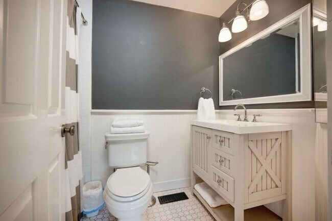 Building Photo - 12422 Homestead Way