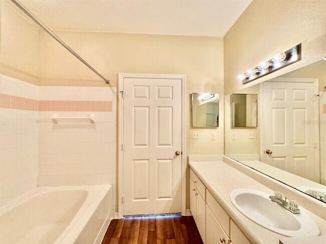 Building Photo - 10440 White Lake Ct