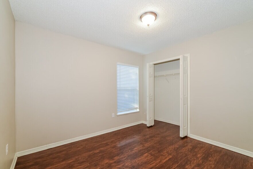 Building Photo - 2857 Aragon Terrace