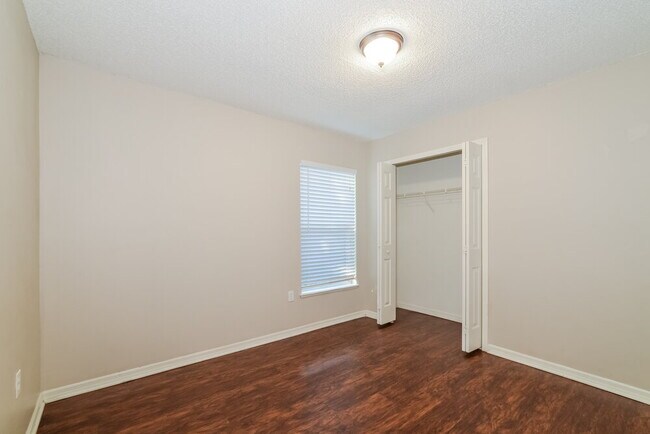 Building Photo - 2857 Aragon Terrace