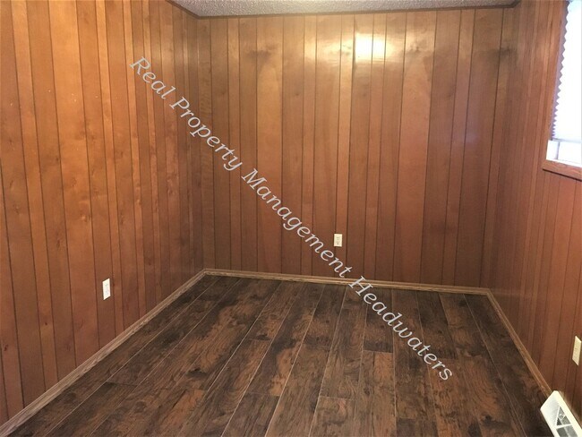 Building Photo - 3 Bedroom 2 Bath Pet Friendly House for Rent