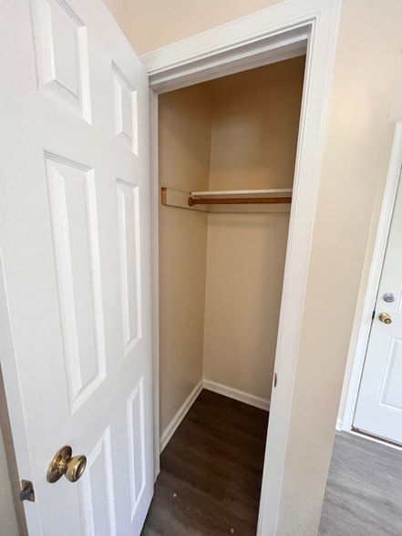 Building Photo - 213 W Court St