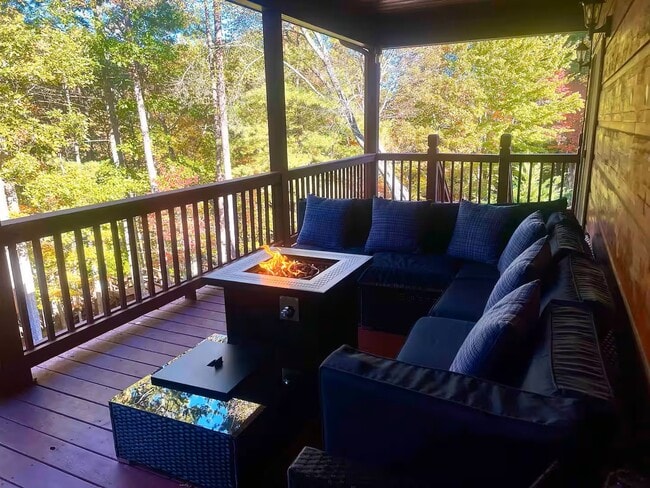 Building Photo - 329 Arrowood Pointe