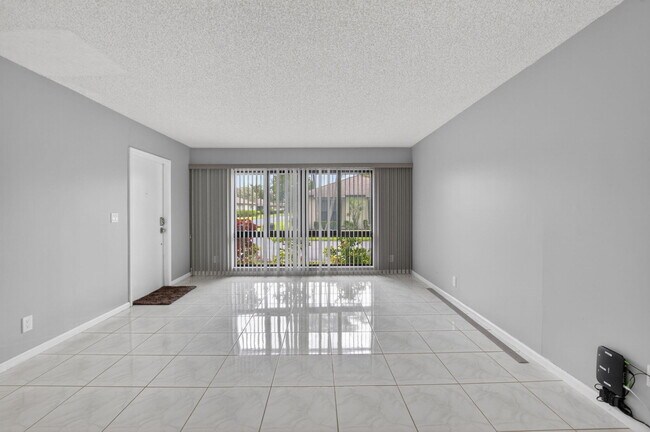 Building Photo - 4944 Equestrian Cir