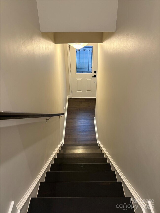 Building Photo - 1708 Town Oak Ln