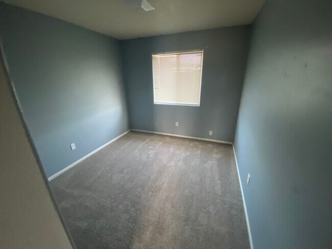 Building Photo - 758 N Cloverleaf Loop