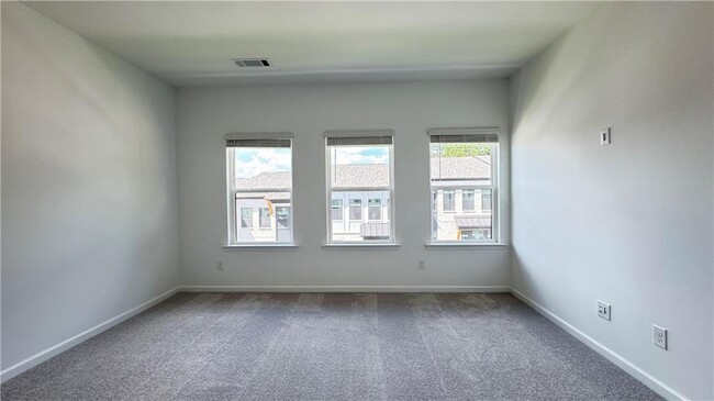 Building Photo - 104 Holt Ln
