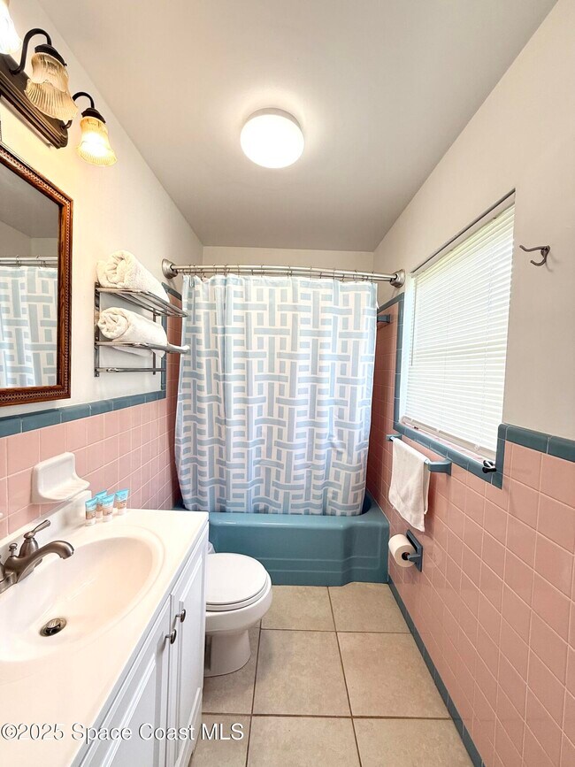 Building Photo - 400 Espanola Way