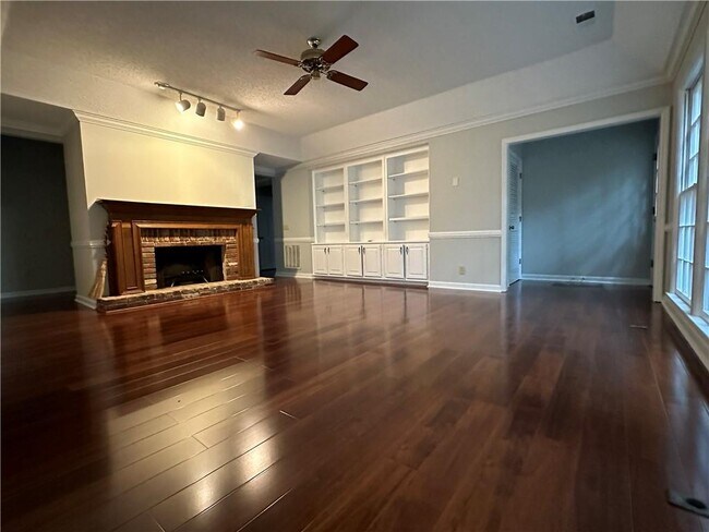 Building Photo - 10570 Turner Rd