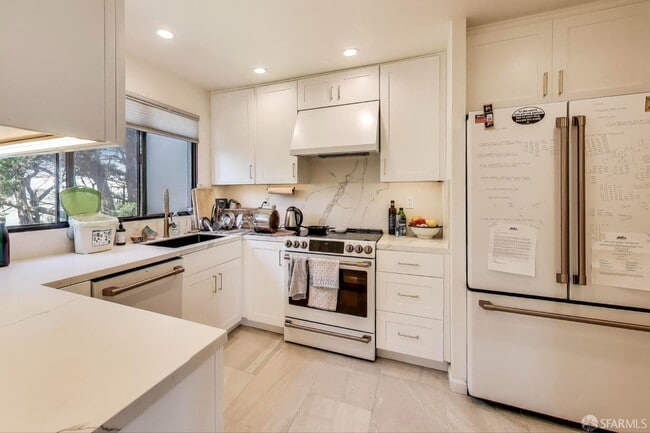 Building Photo - 208 N Lake Merced Hills