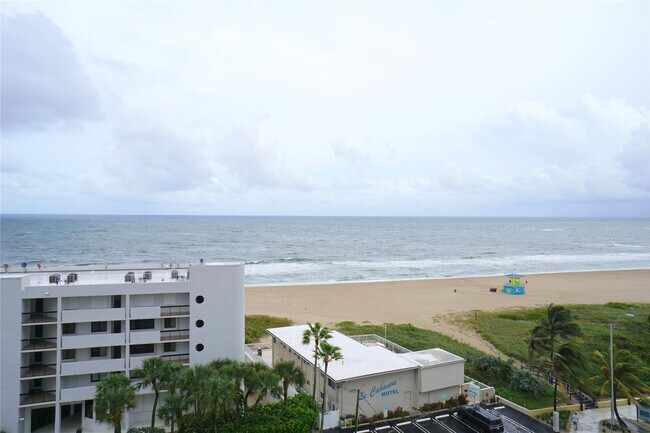 Building Photo - 525 N Ocean Blvd