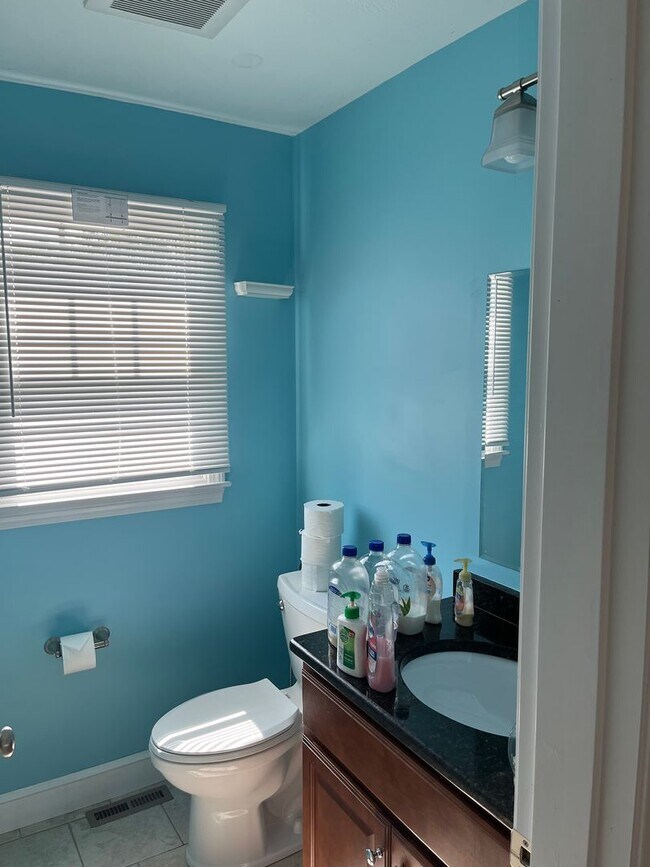 Building Photo - Modern 2Br-1.5Ba Townhouse in East Weymouth
