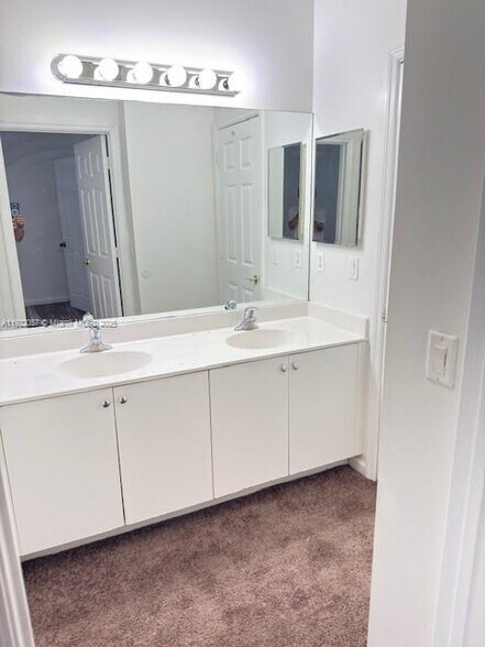 Building Photo - 677 NW 42nd Ave