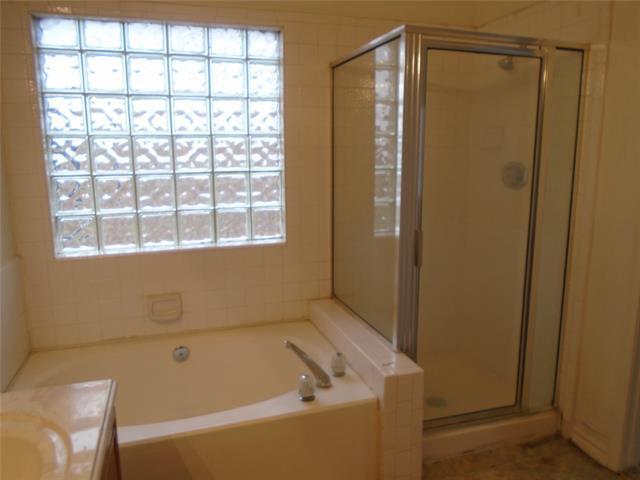 Building Photo - 320 Pebblebrook Ln