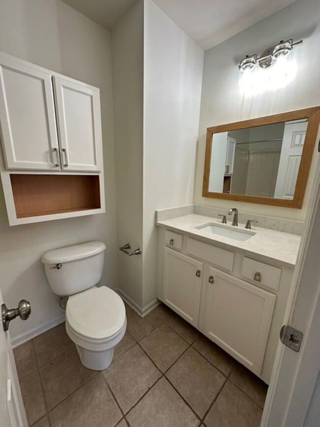 Building Photo - Townhouse / Stoney Creek