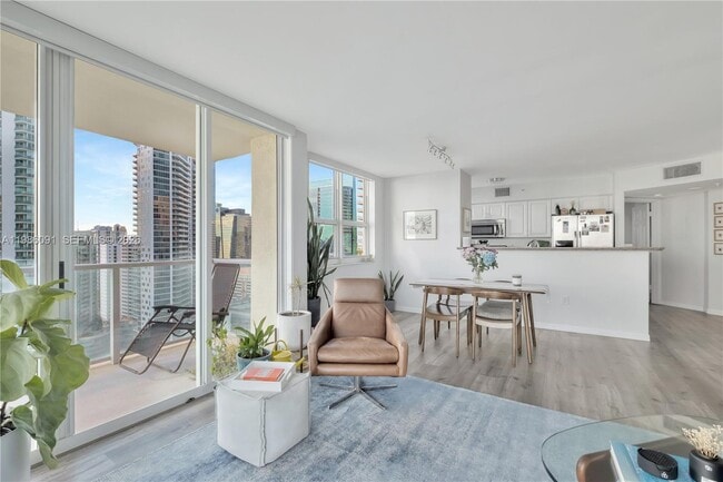 Building Photo - 1155 Brickell Bay Dr