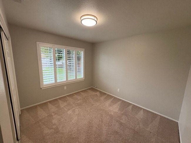 Building Photo - SW Visalia Home with Pool Available Now!