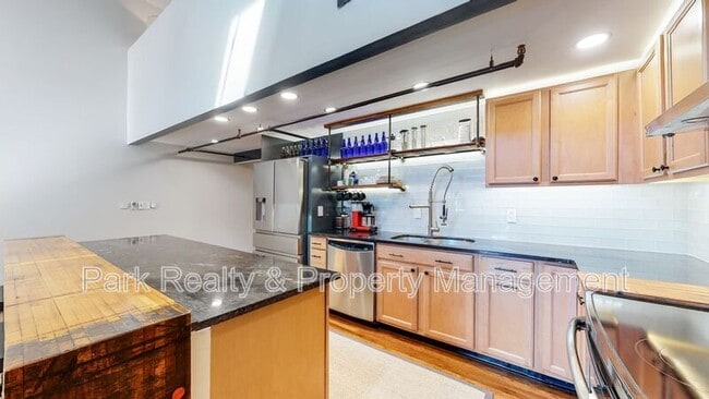 Building Photo - 3377 Blake St