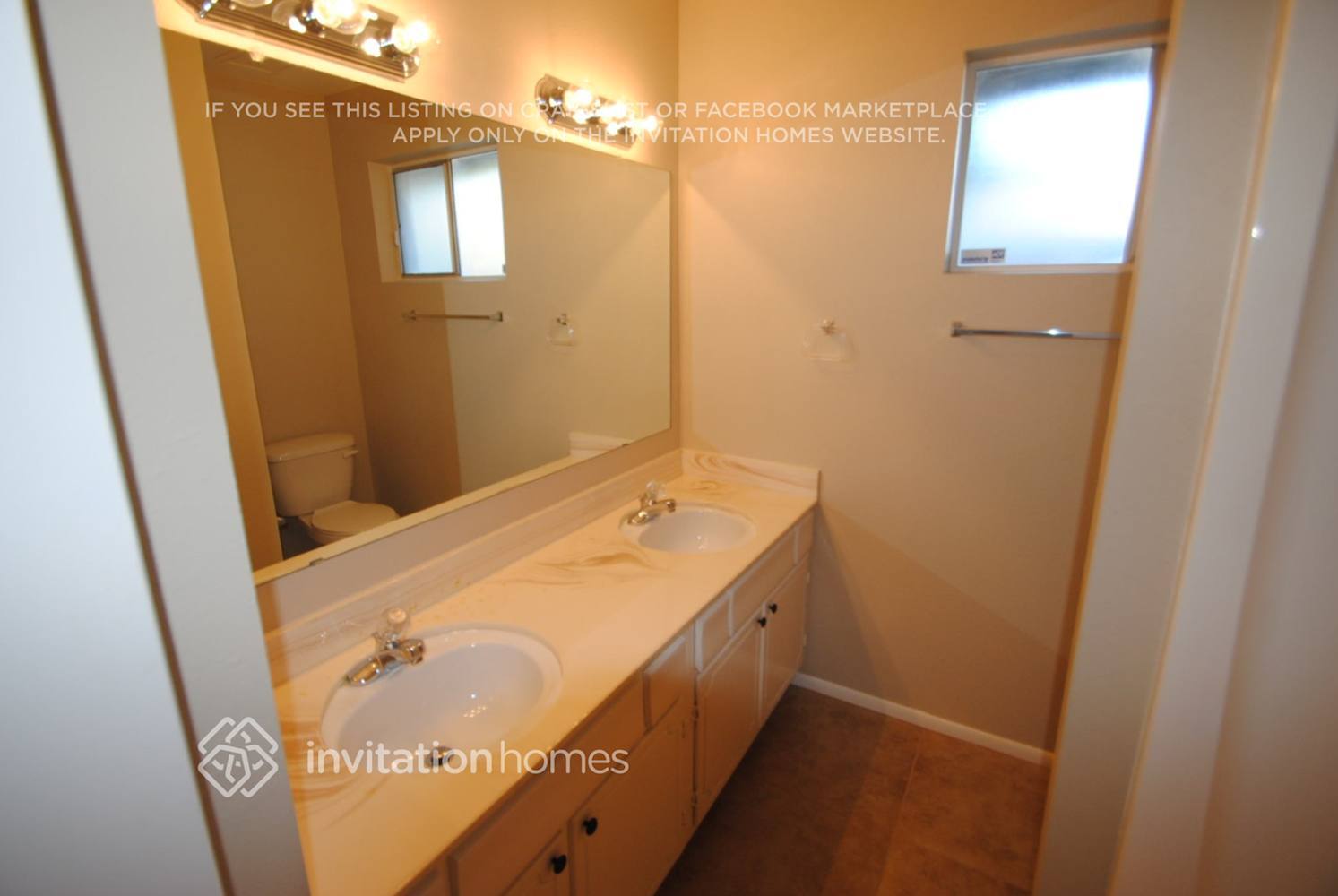 Building Photo - 4614 W Sunnyside Ave