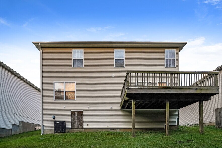 Building Photo - 712 Holland Ridge Dr