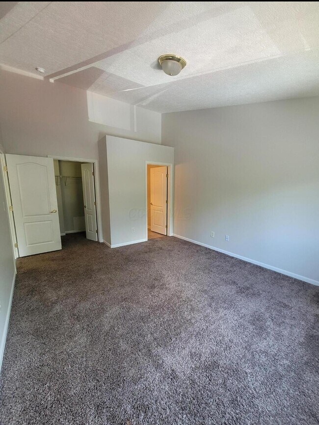 Building Photo - 6282 Edgecreek Ln