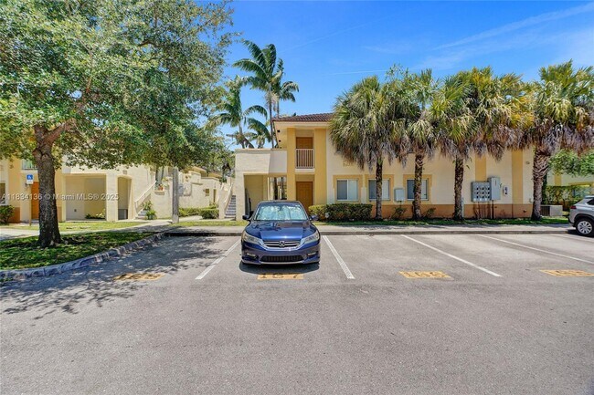 Building Photo - 6235 SW 47th Manor