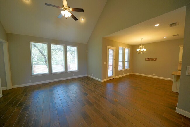 Building Photo - Executive Style Rental Now Available in Bo...