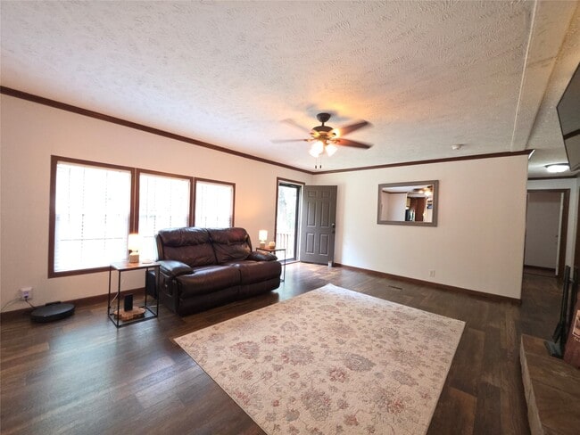 Building Photo - 21683 White Oak Dr