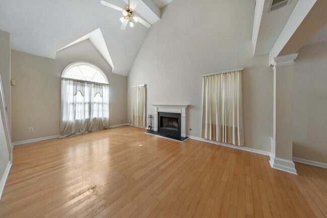 Building Photo - 2025 Baramore Oaks Dr