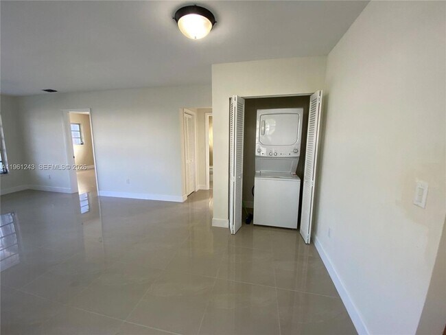 Building Photo - 1158 SW 11th Ave