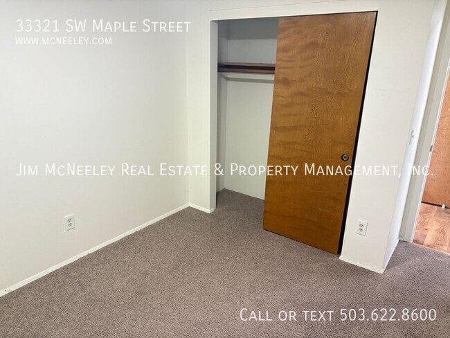 Building Photo - 33321 SW Maple St