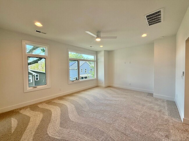Building Photo - Luxurious New Construction 4BD, 4BA Downto...