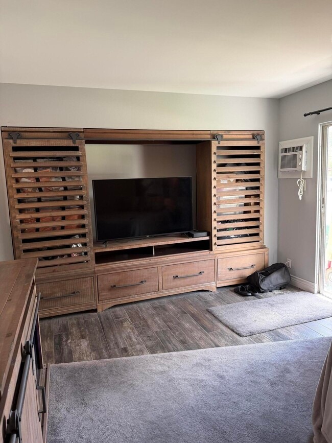 Building Photo - 387 Mansfield I