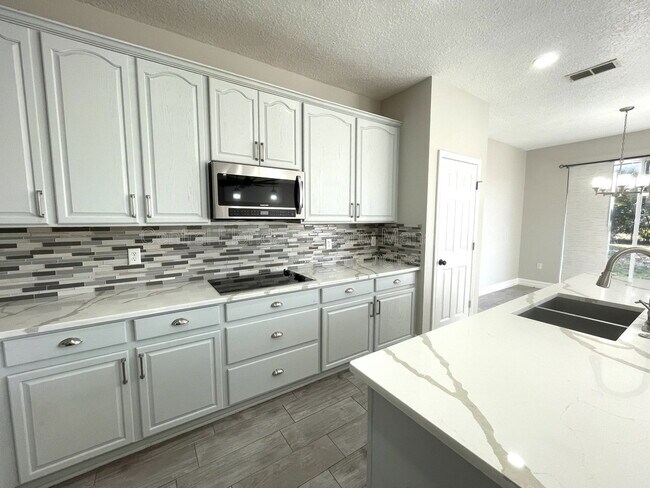 Building Photo - 4032 Meadowlark Dr