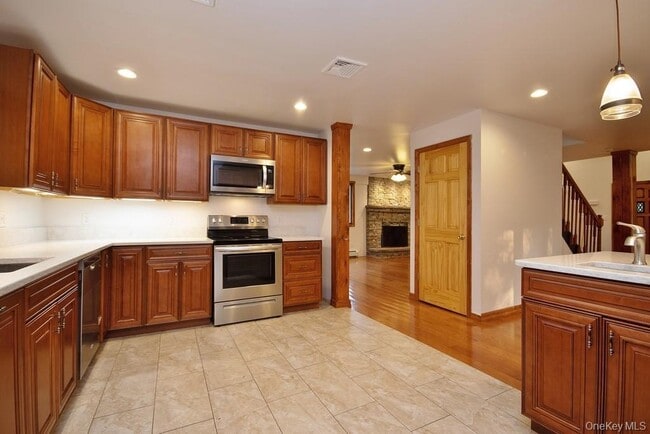 Building Photo - 24 Lake Ave