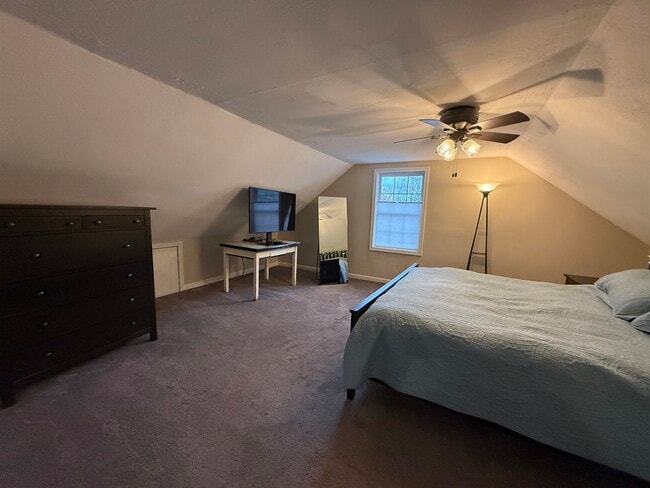 Building Photo - 4 Nelson Dr