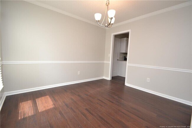 Building Photo - 712 Penncross Dr