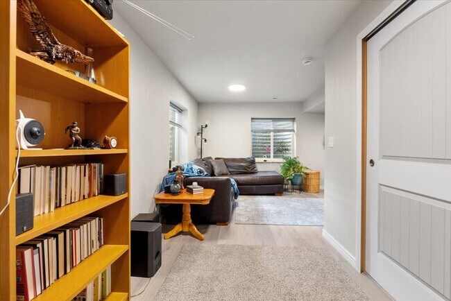 Building Photo - 10715 Horton Dr